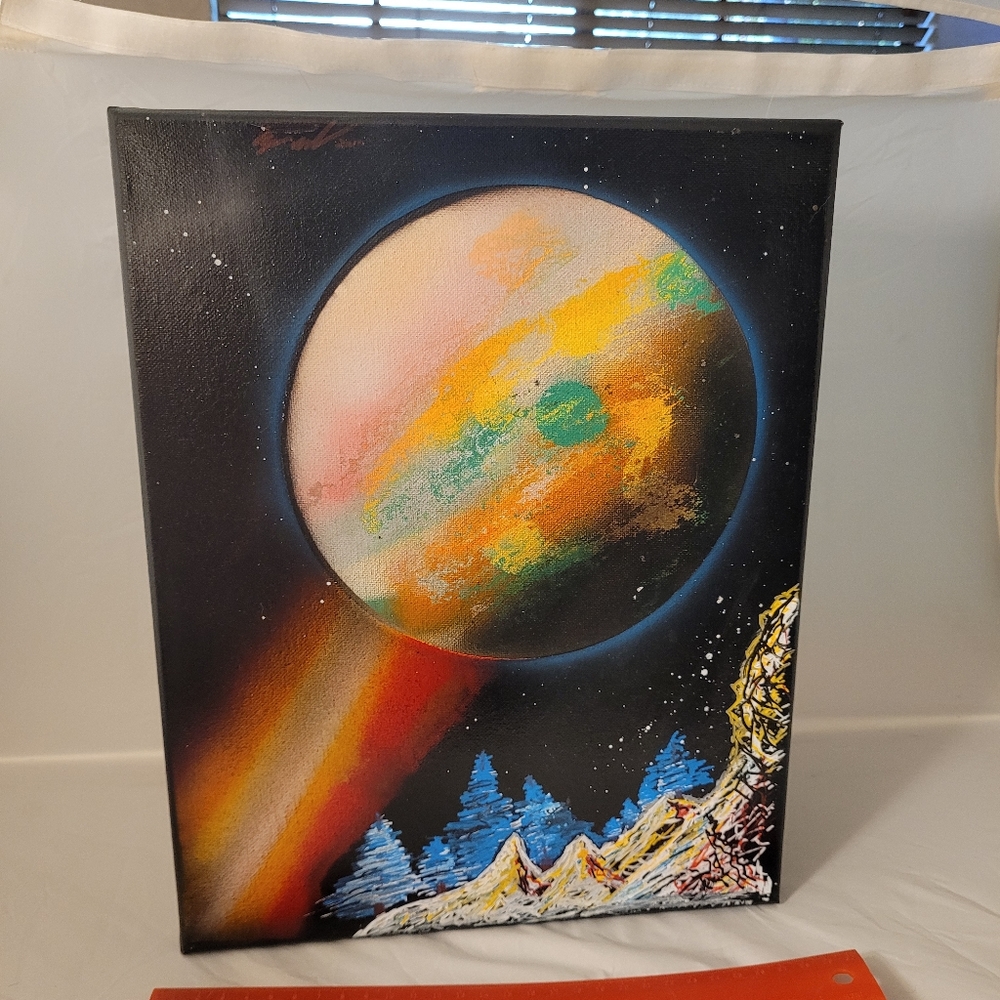 Planet spray paint art